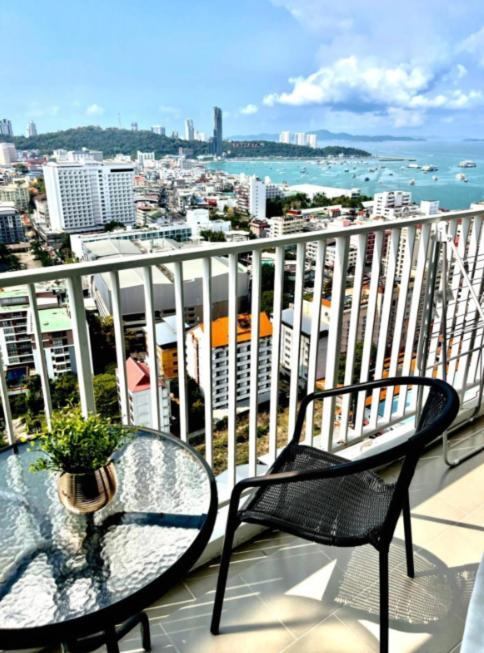 The Base Long Balcony King-bed With Infinity Pool & Free Netflix Appartement *