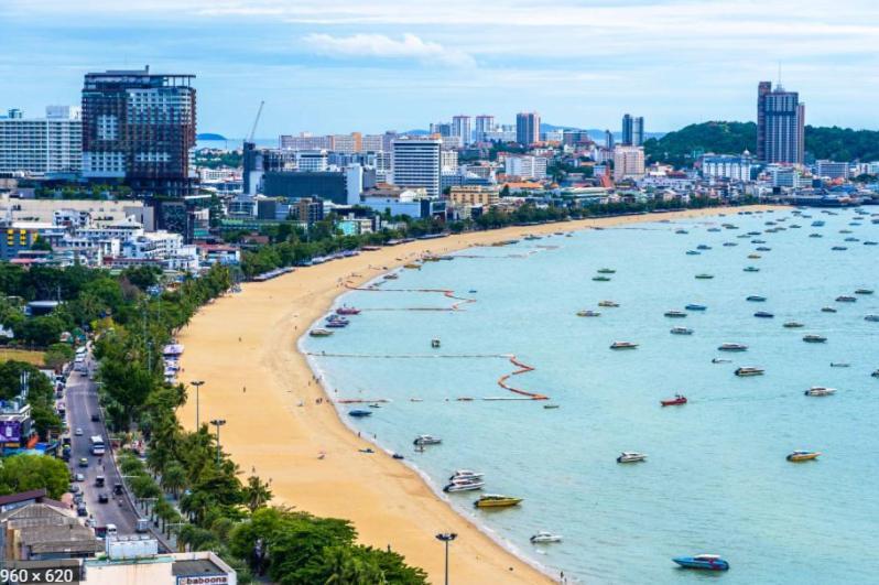 The Base Long Balcony King-bed With Infinity Pool & Free Netflix Appartement Pattaya